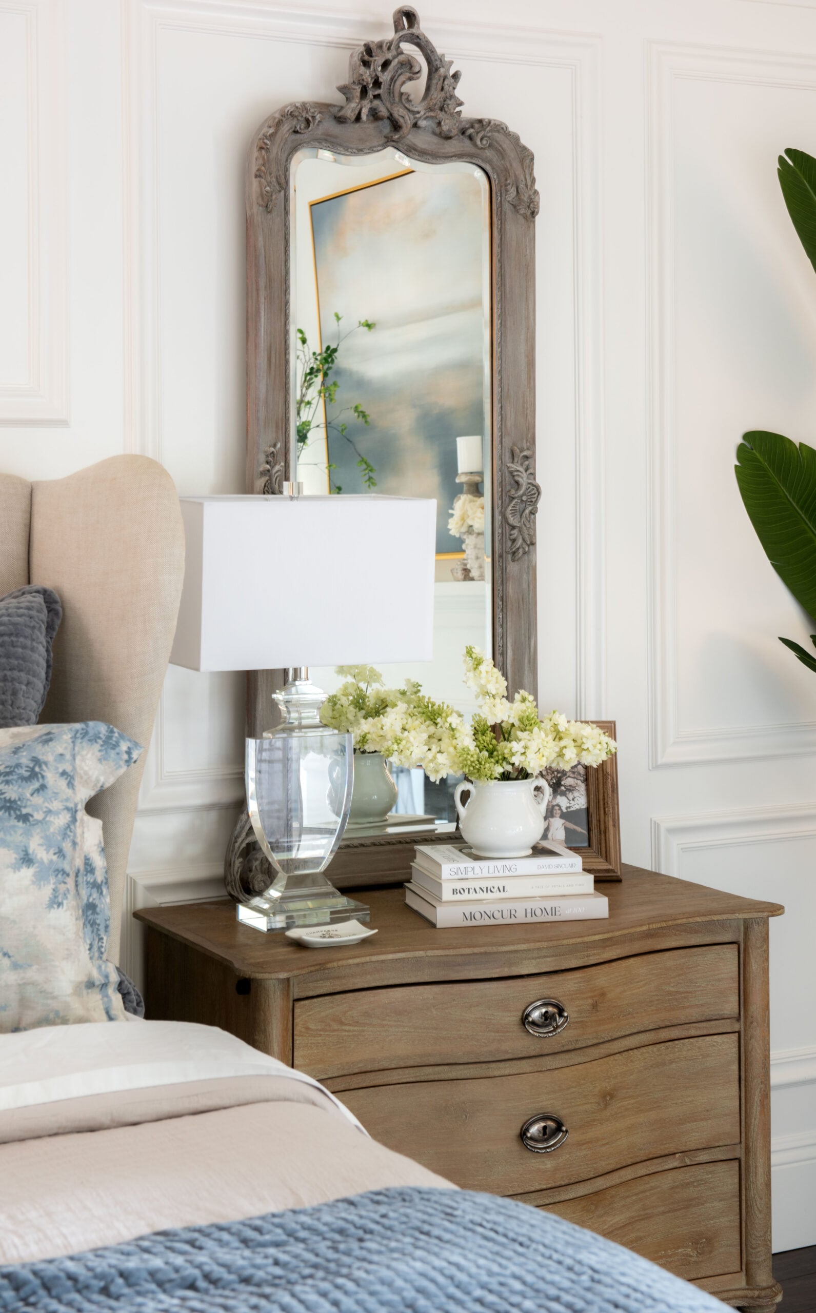 Nightstand Decorating: The Simple Formula